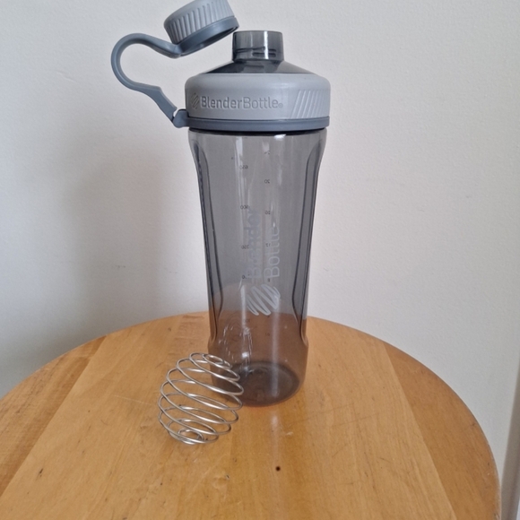 BlenderBottle 32oz Radian Tritan Water Bottle Shacker Bottle Peeble Gray - Picture 6 of 8